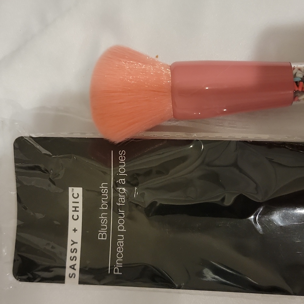 Blush Brush - Picture 3 of 5